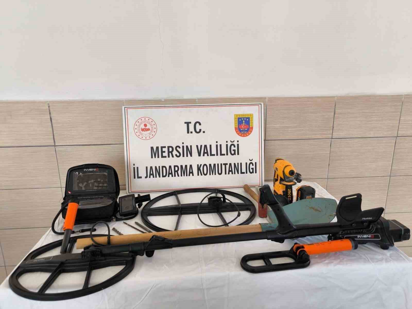 Mersin’de kaçak kazı yapan 11 şüpheli yakalandı
