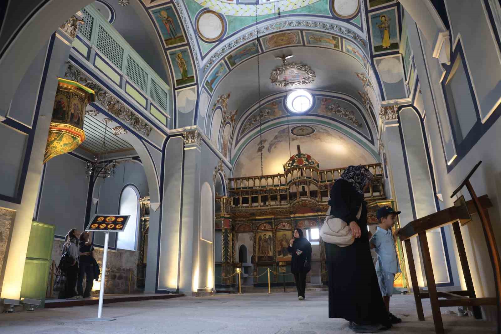 Dünyada ayakta duran en eski kilise: Aya Eleni
