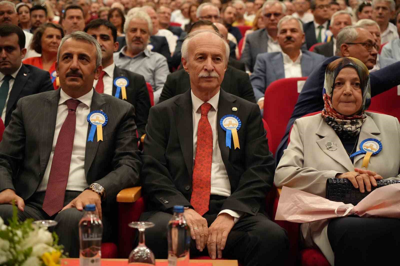 Edirne’de yeni rektör Prof. Dr. Hatipler görevi devraldı
