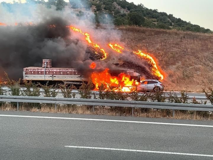 Alev topuna dönen araçtan yaralı kurtuldu
