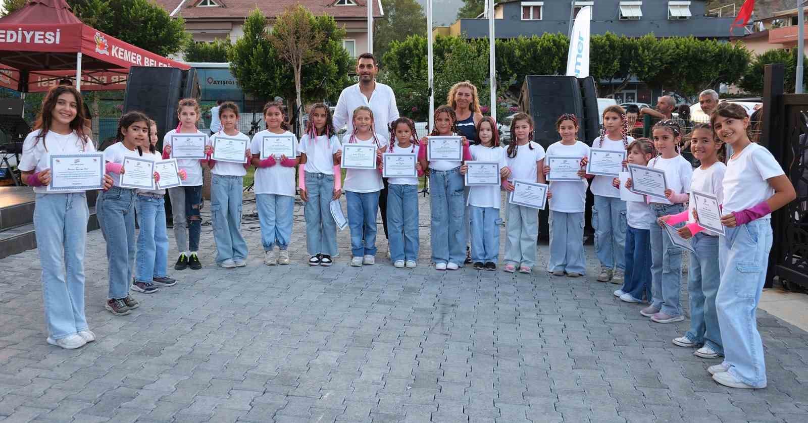 Kemer’de kursiyerler sertifikalarını aldı
