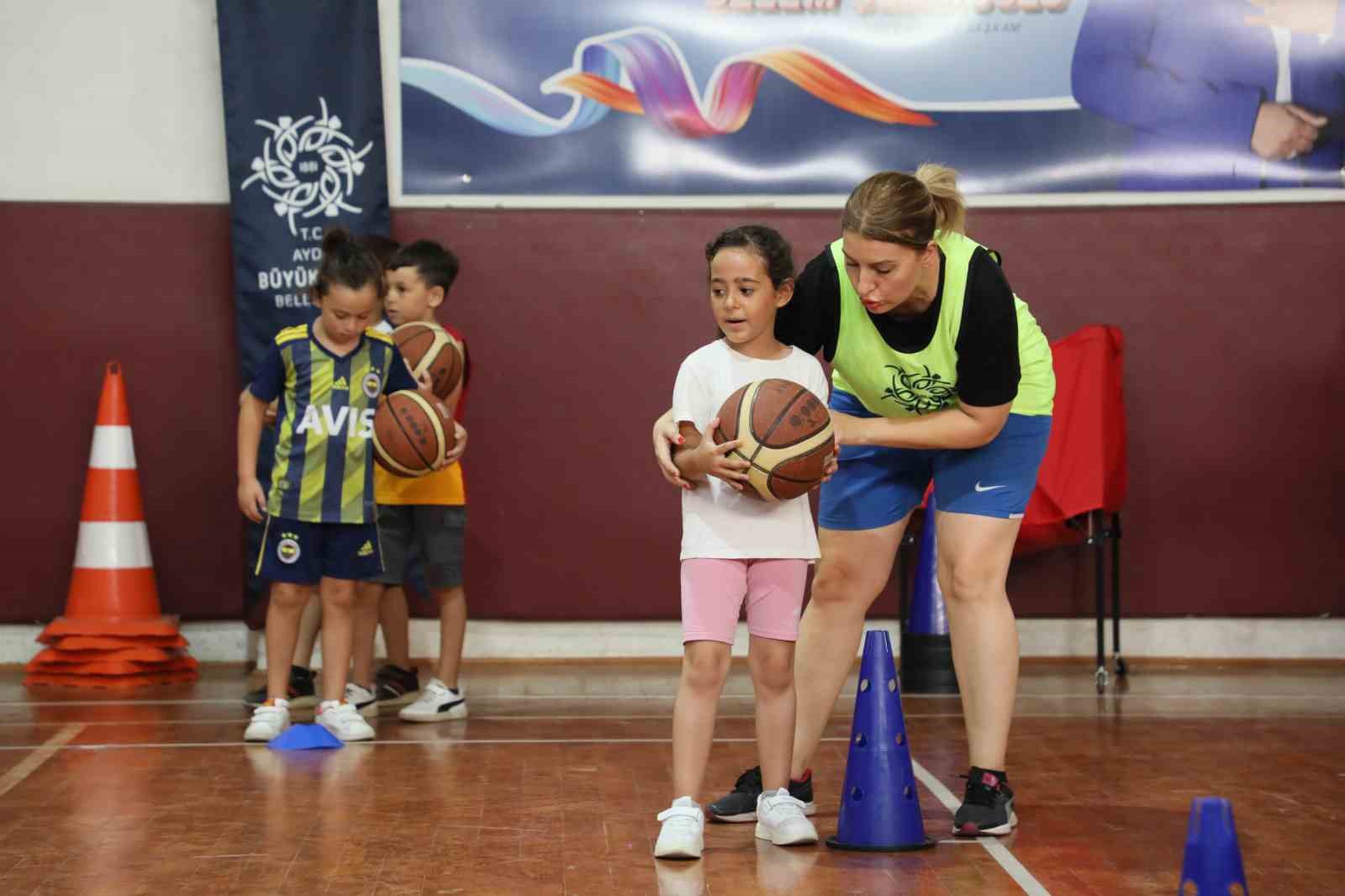 Minik basketbolcular Büyükşehir’in kurslarında yetişiyor
