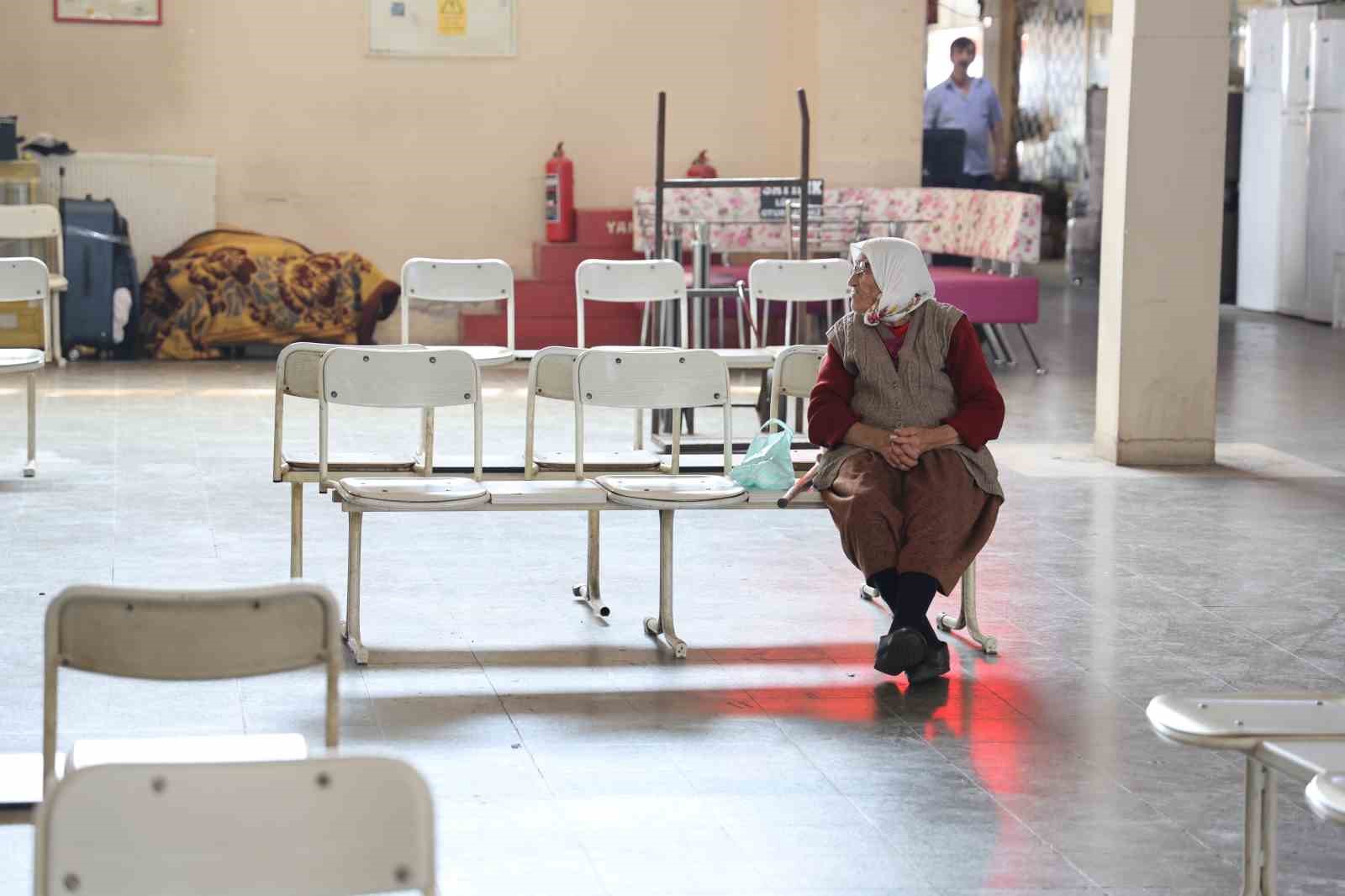 Sivas ilçe ve köy terminali tehlike saçıyor
