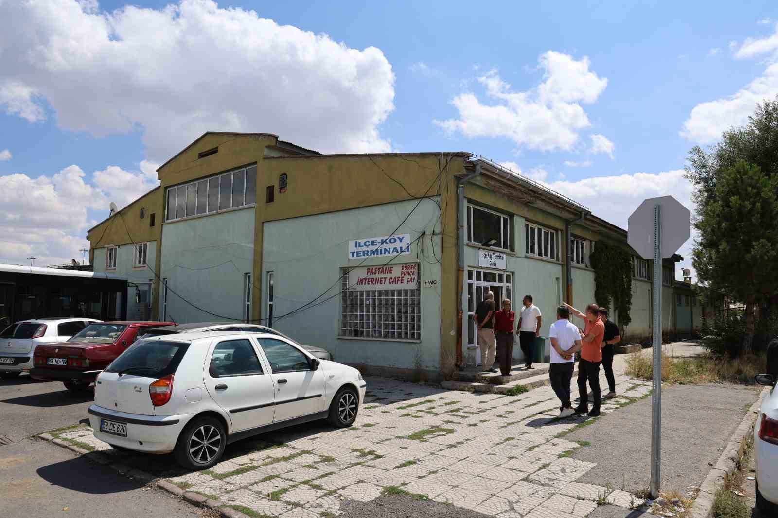 Sivas ilçe ve köy terminali tehlike saçıyor
