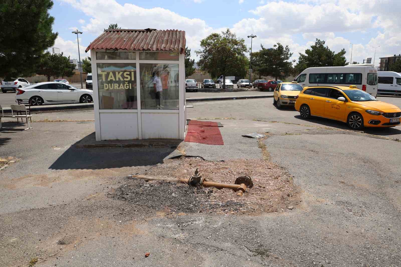 Sivas ilçe ve köy terminali tehlike saçıyor
