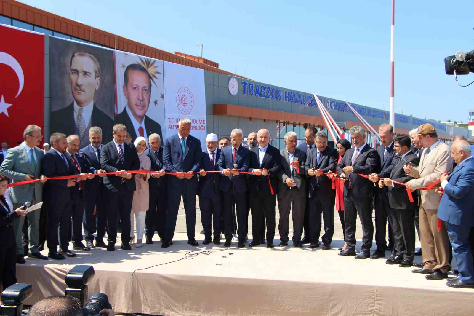 Trabzon Havalimanı’nın yeni dış hatlar gelen yolcu terminali ve CIP binası törenle hizmete girdi
