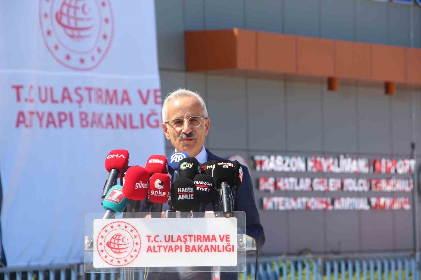 Trabzon Havalimanı’nın yeni dış hatlar gelen yolcu terminali ve CIP binası törenle hizmete girdi
