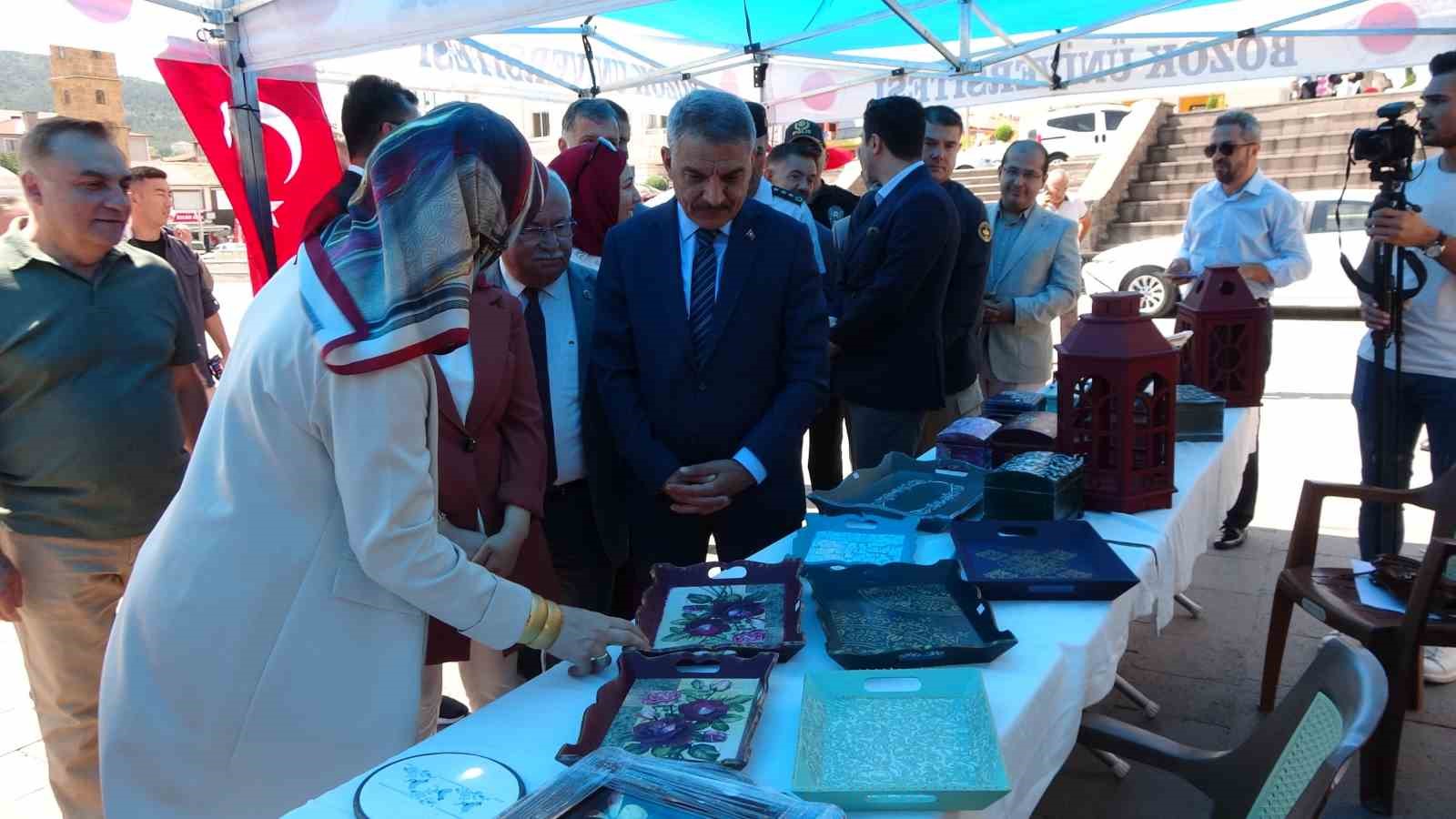 Yozgat’ta ADEM’li kadınların el emeği göz nuru eserler sergilendi
