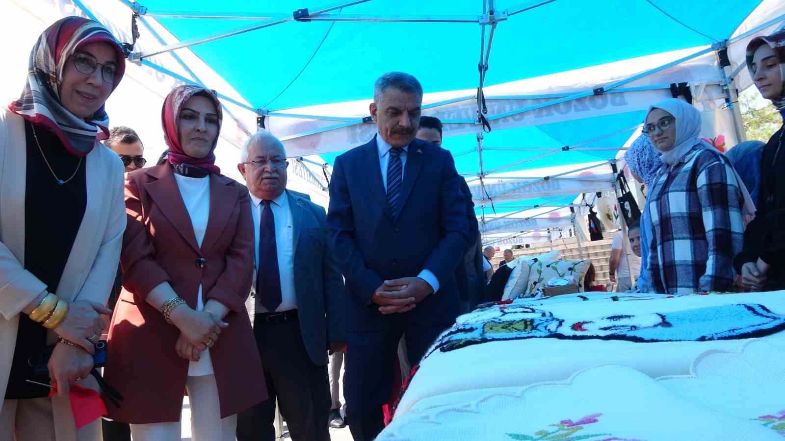 Yozgat’ta ADEM’li kadınların el emeği göz nuru eserler sergilendi
