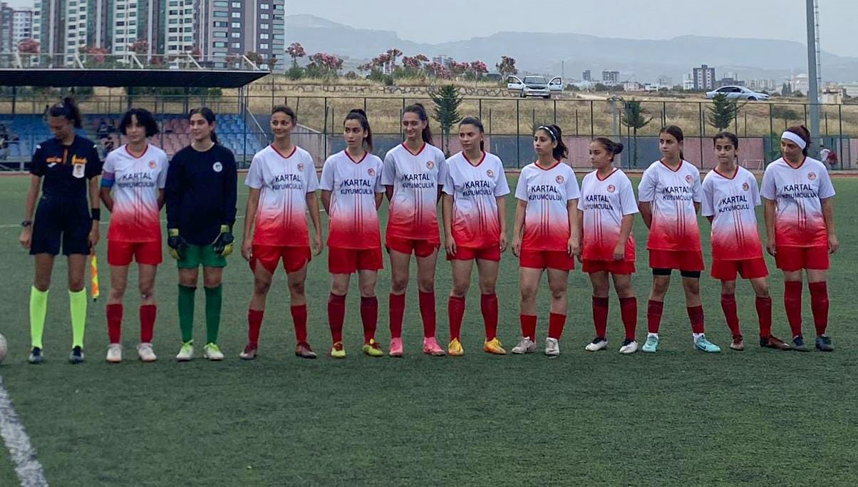 Mersinli kaleci Asya Tan, U15 Futbol Milli takımına davet edildi
