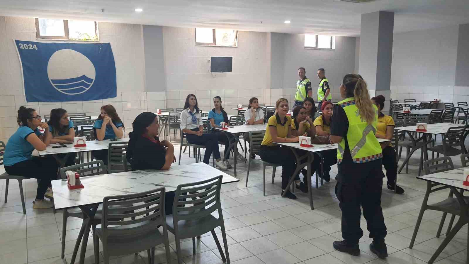 Kumluca’da kadın sürücülere jandarmadan trafik eğitimi
