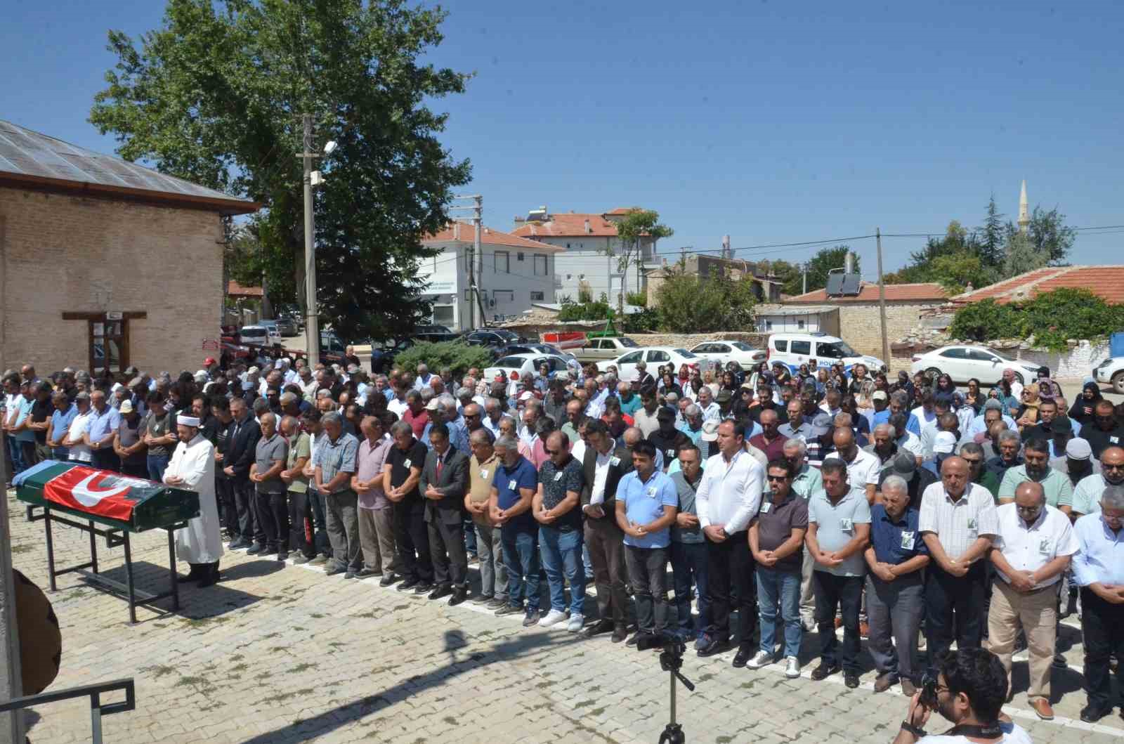 Sevgilisi tarafından öldürülen Derya öğretmen Karaman’da toprağa verildi
