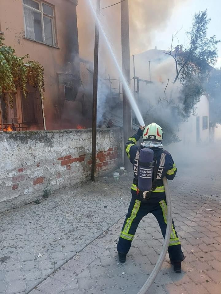 Tek katlı müstakil evde çıkan yangın paniğe neden oldu
