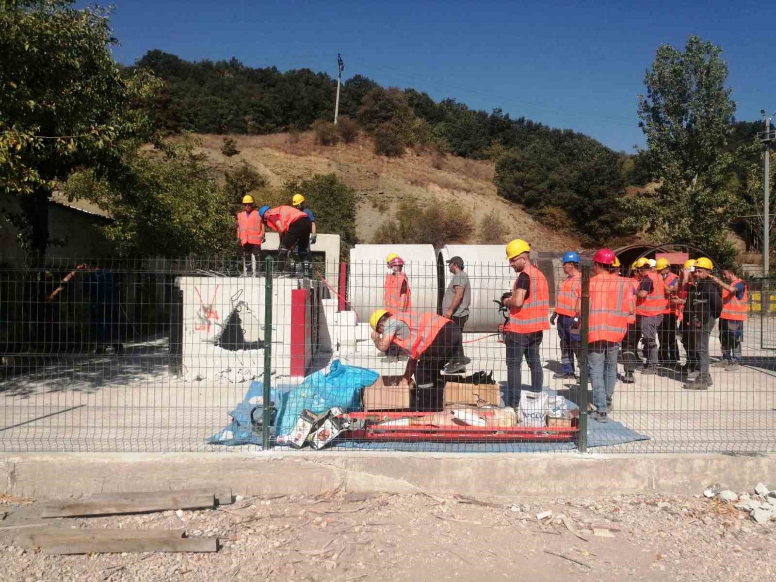 GLİ Arama ve Kurtarma Ekibine depremde arama ve kurtarma eğitimi
