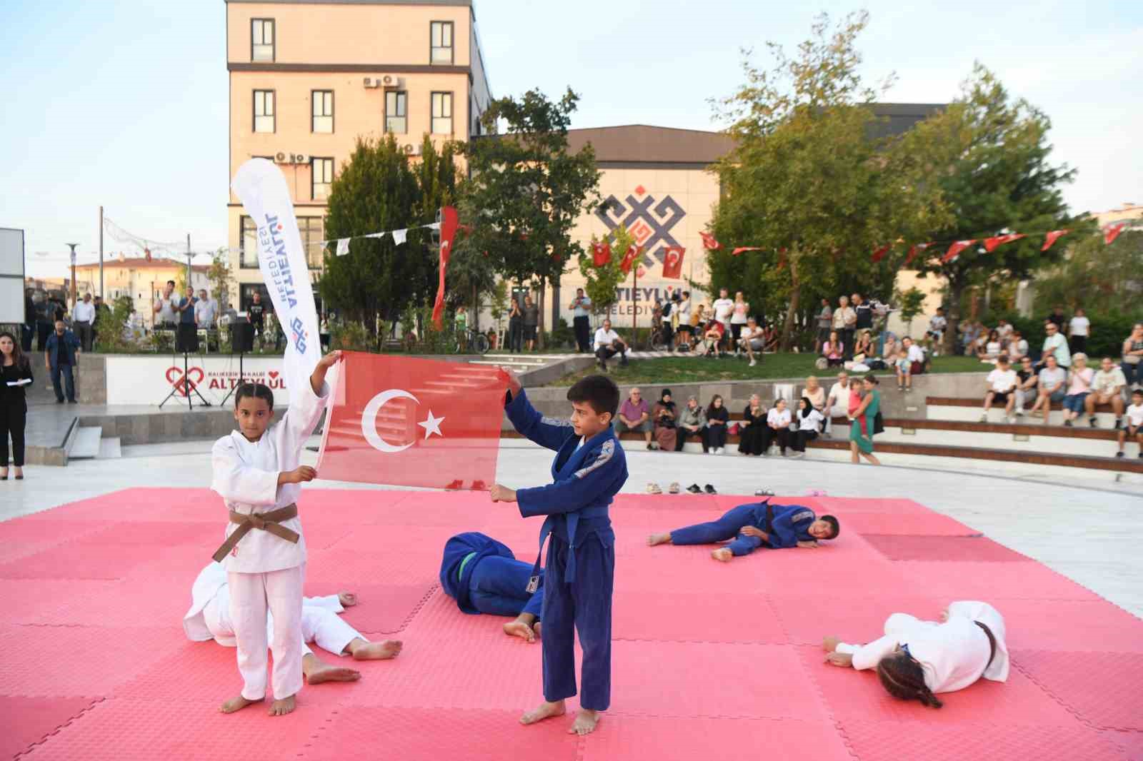 Altıeylül yaz kursları düzenlenen törenle sona erdi
