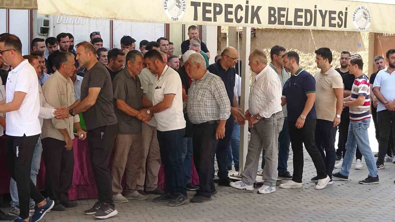 Tavşanlılı genç çift gözyaşları ile toprağa verildi
