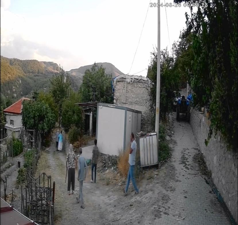 Bahçeye giren koyunlar nedeniyle işlenen cinayetin görüntüleri dehşete düşürdü
