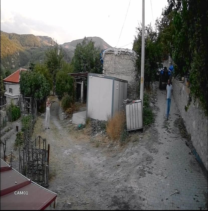 Bahçeye giren koyunlar nedeniyle işlenen cinayetin görüntüleri dehşete düşürdü
