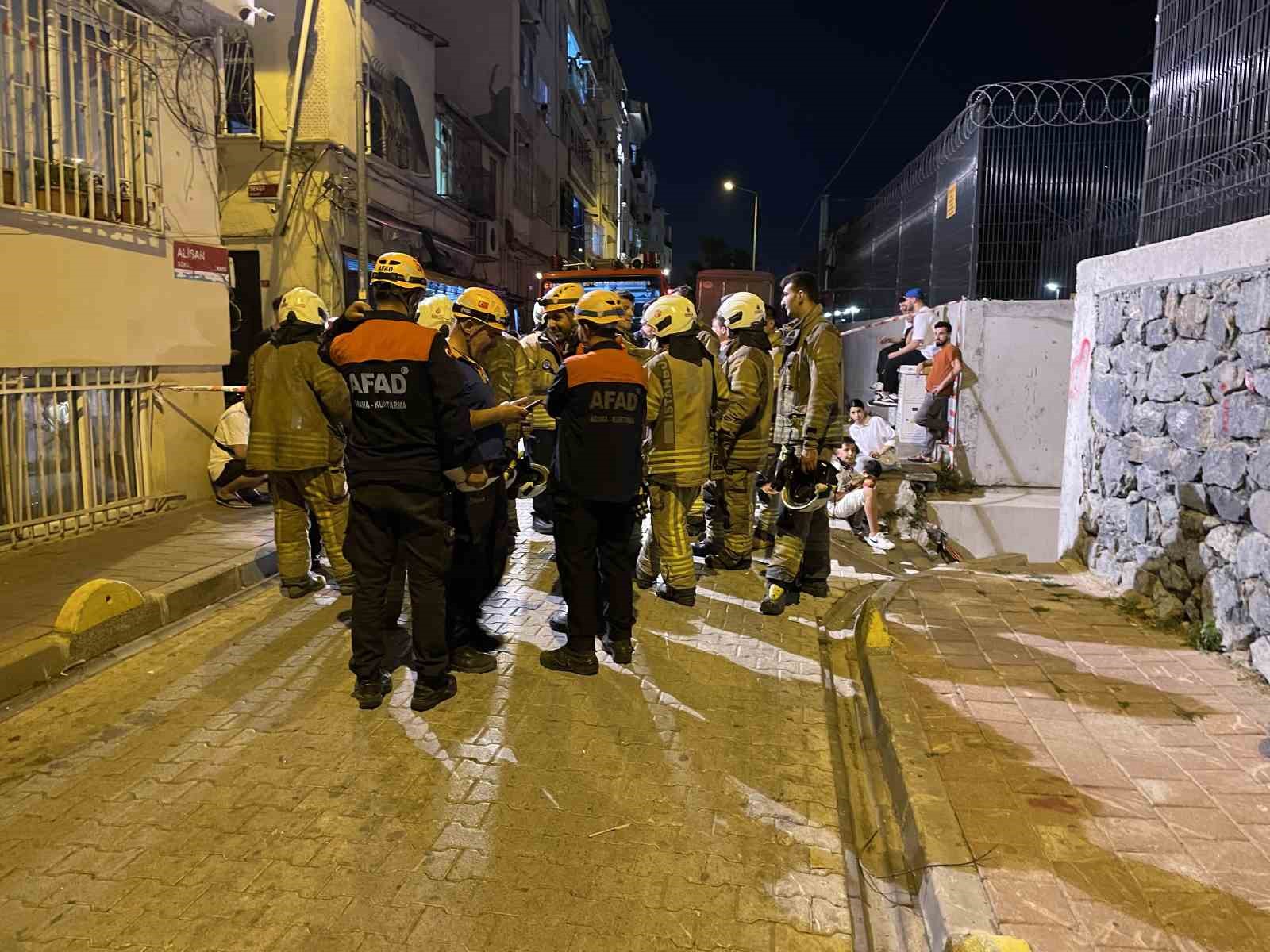 Fatih’te binada çökme meydana geldi: 4. kattaki genç kız alt kata düştü
