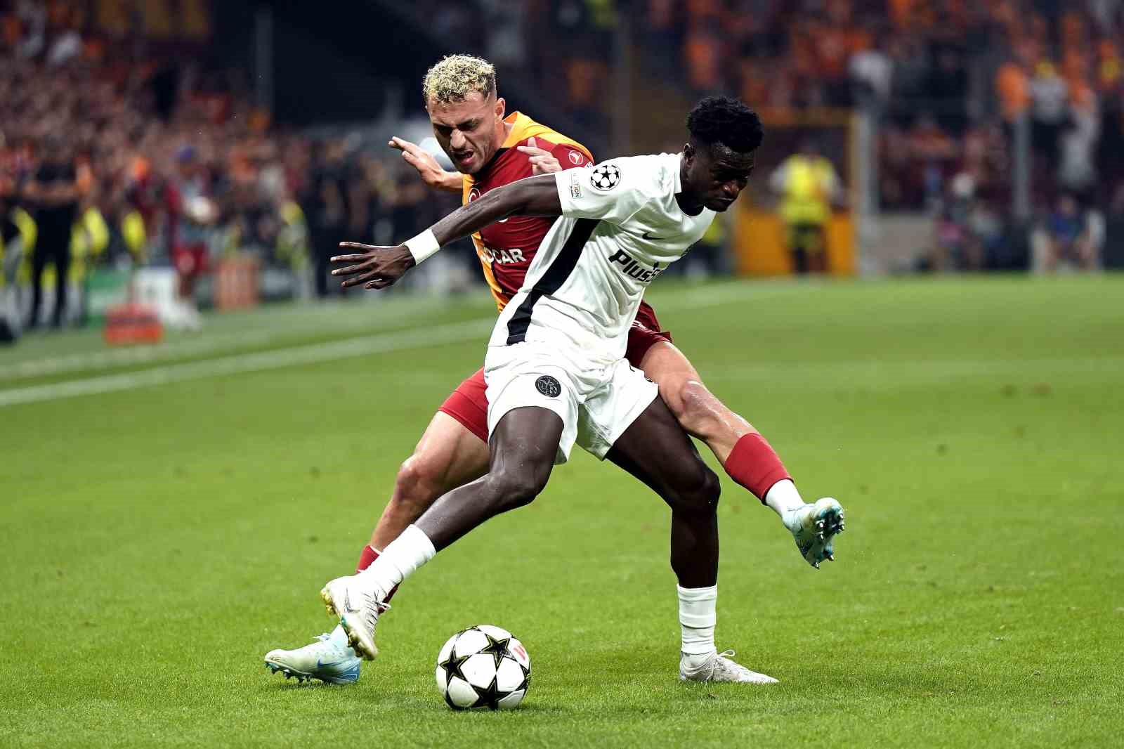 UEFA Şampiyonlar Ligi: Galatasaray: 0 - Young Boys: 0 (İlk yarı)
