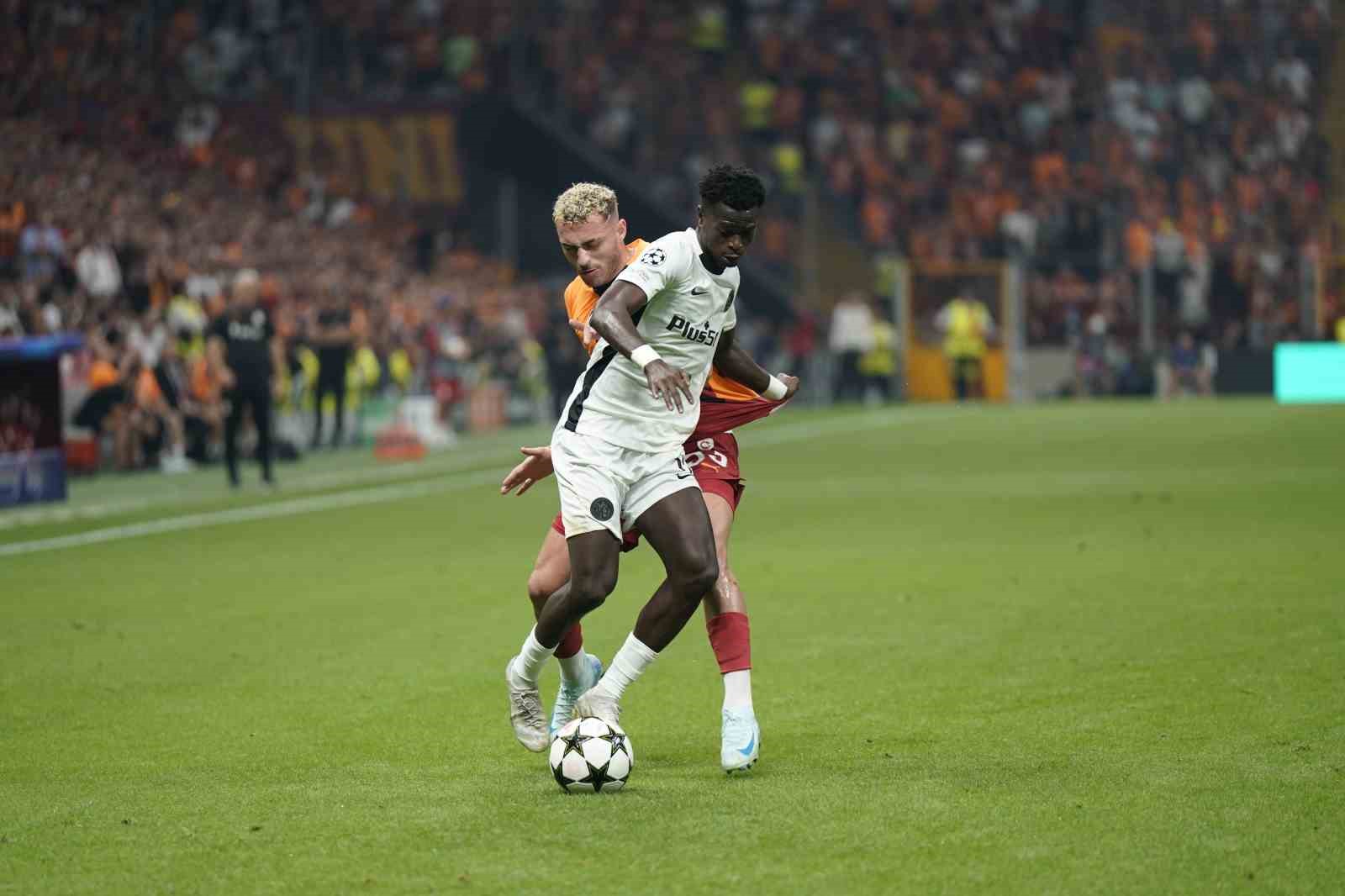 UEFA Şampiyonlar Ligi: Galatasaray: 0 - Young Boys: 0 (İlk yarı)
