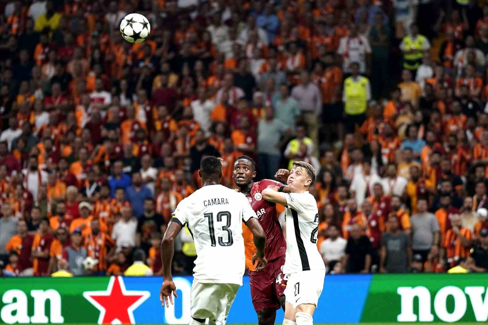 UEFA Şampiyonlar Ligi: Galatasaray: 0 - Young Boys: 0 (İlk yarı)
