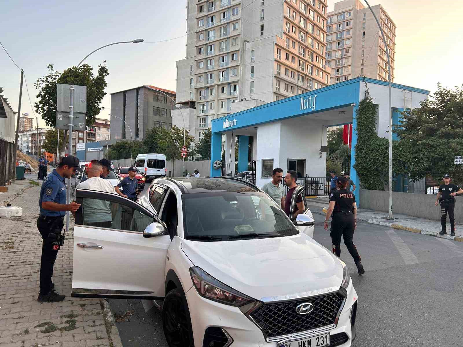 Esenyurt’ta site denetimi: 2 düzensiz göçmen yakalandı
