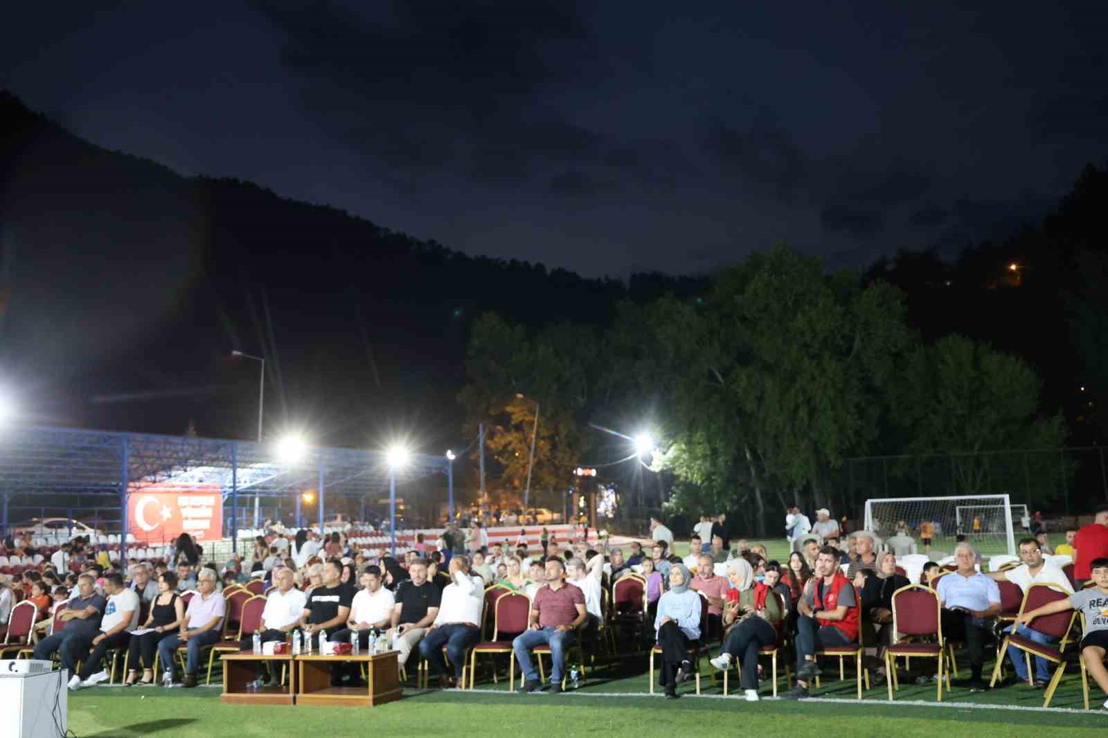 Adana’da açık hava sinemasında 