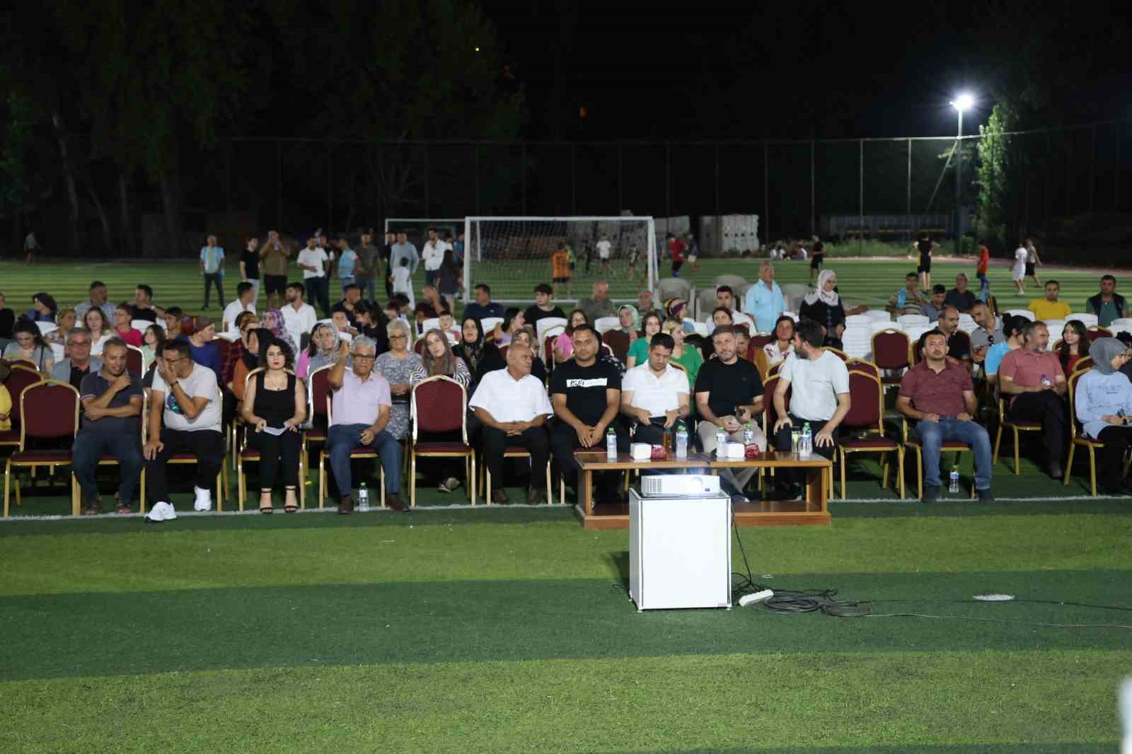 Adana’da açık hava sinemasında 