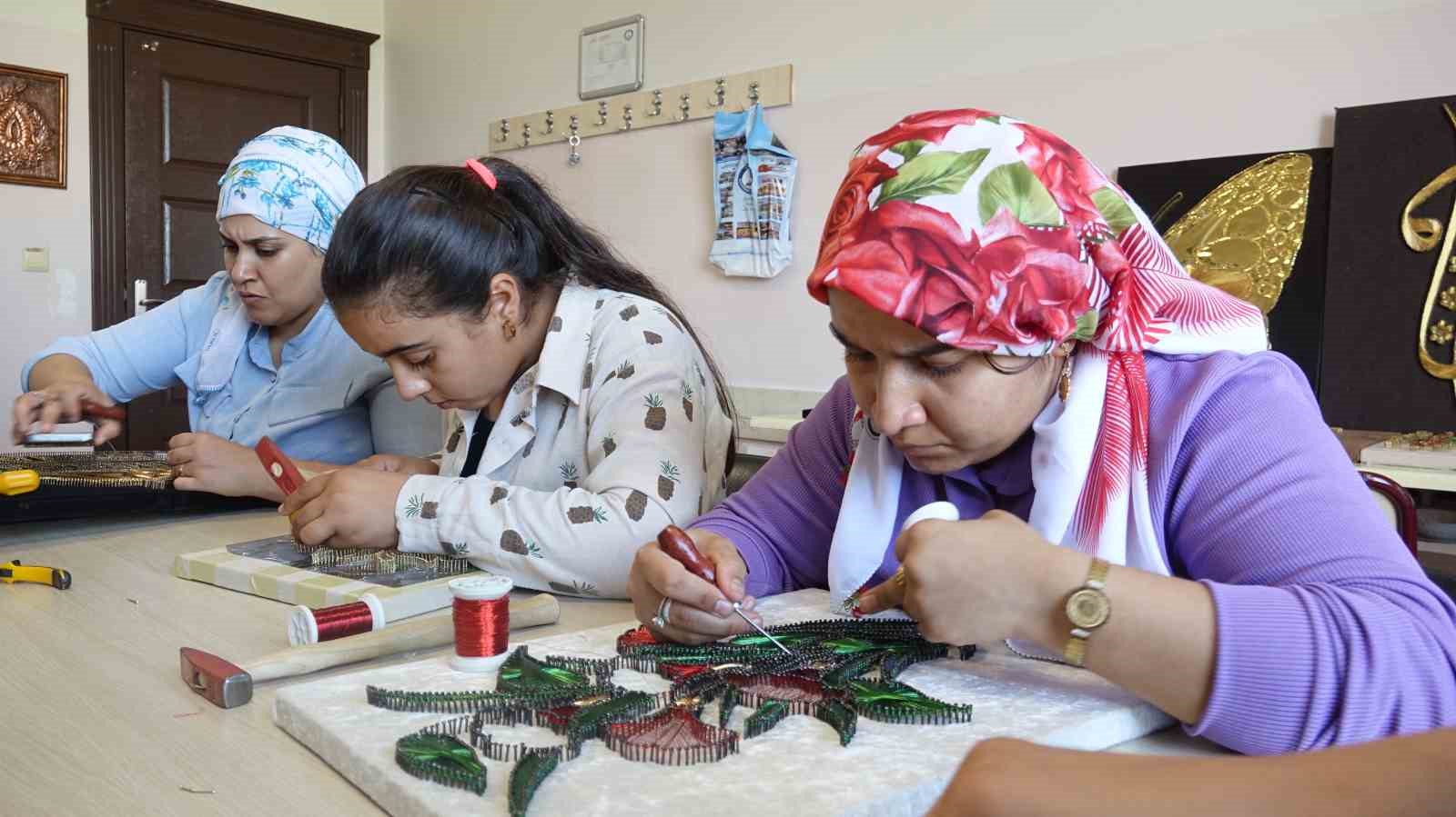 Osmanlı sanatı filografi kadınların elinde yeniden hayat buluyor
