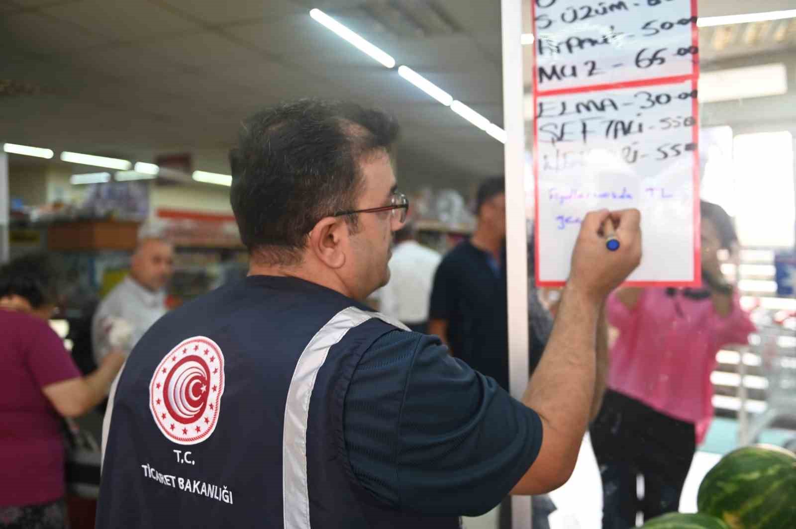 Pütürge’de etiket ve kasa fiyatları karşılaştırıldı
