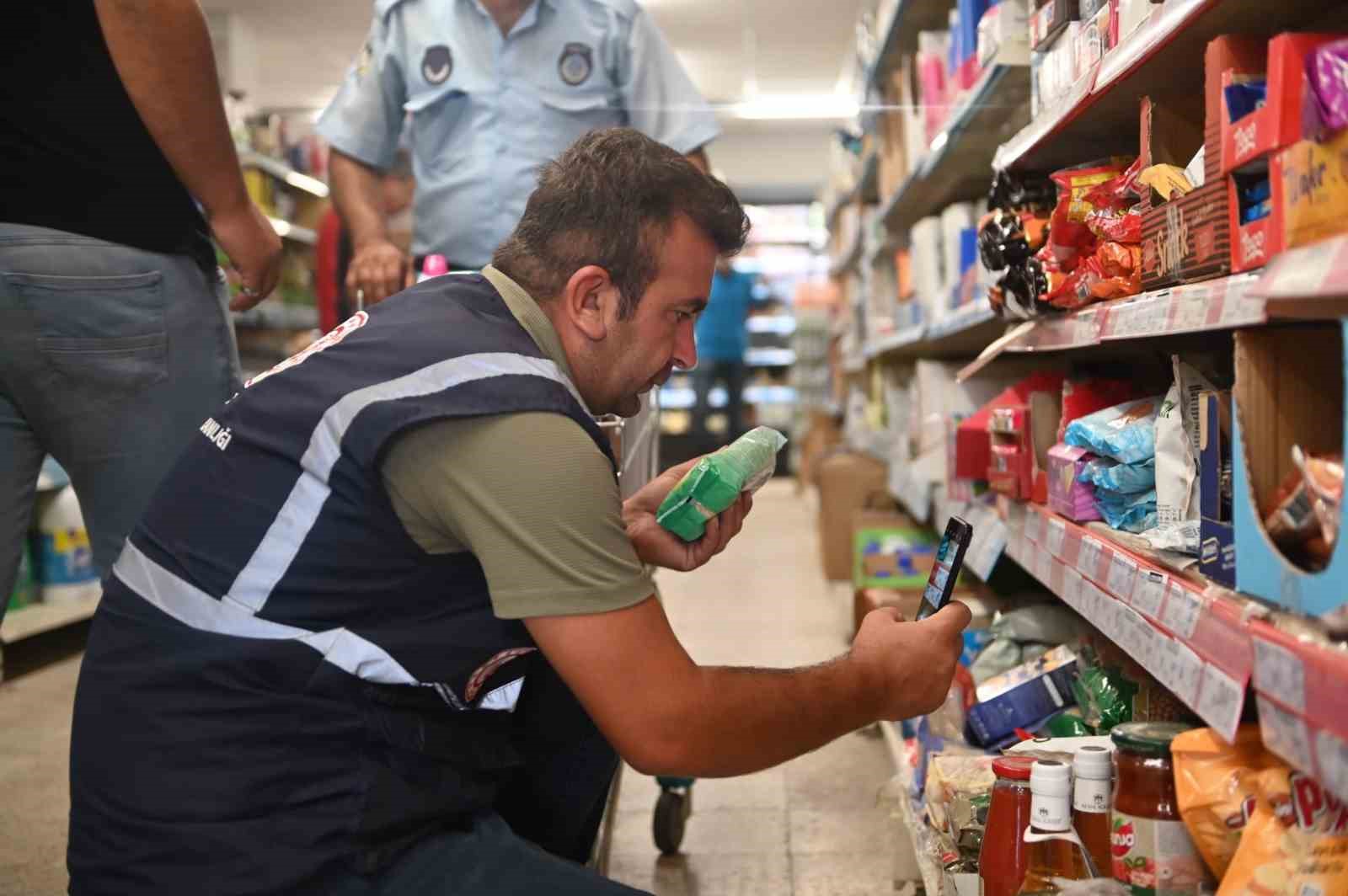 Pütürge’de etiket ve kasa fiyatları karşılaştırıldı
