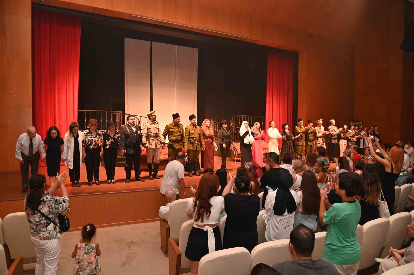 Manavgat’ta ’Sonsuz Kadın ve Sonsuz Cumhuriyet’ oyunu sahnelendi
