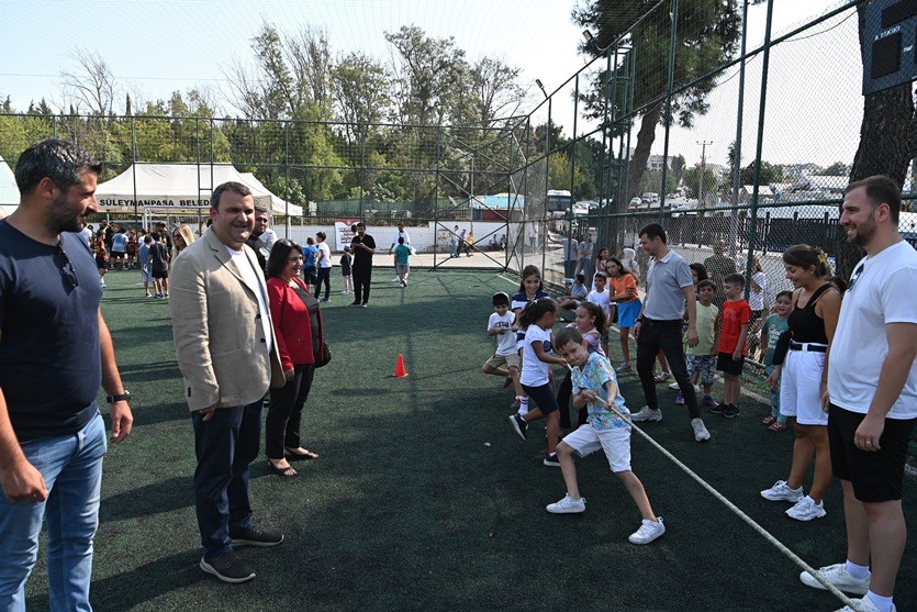 Yaz okulu öğrencileri yıl sonu şenliğinde buluştu
