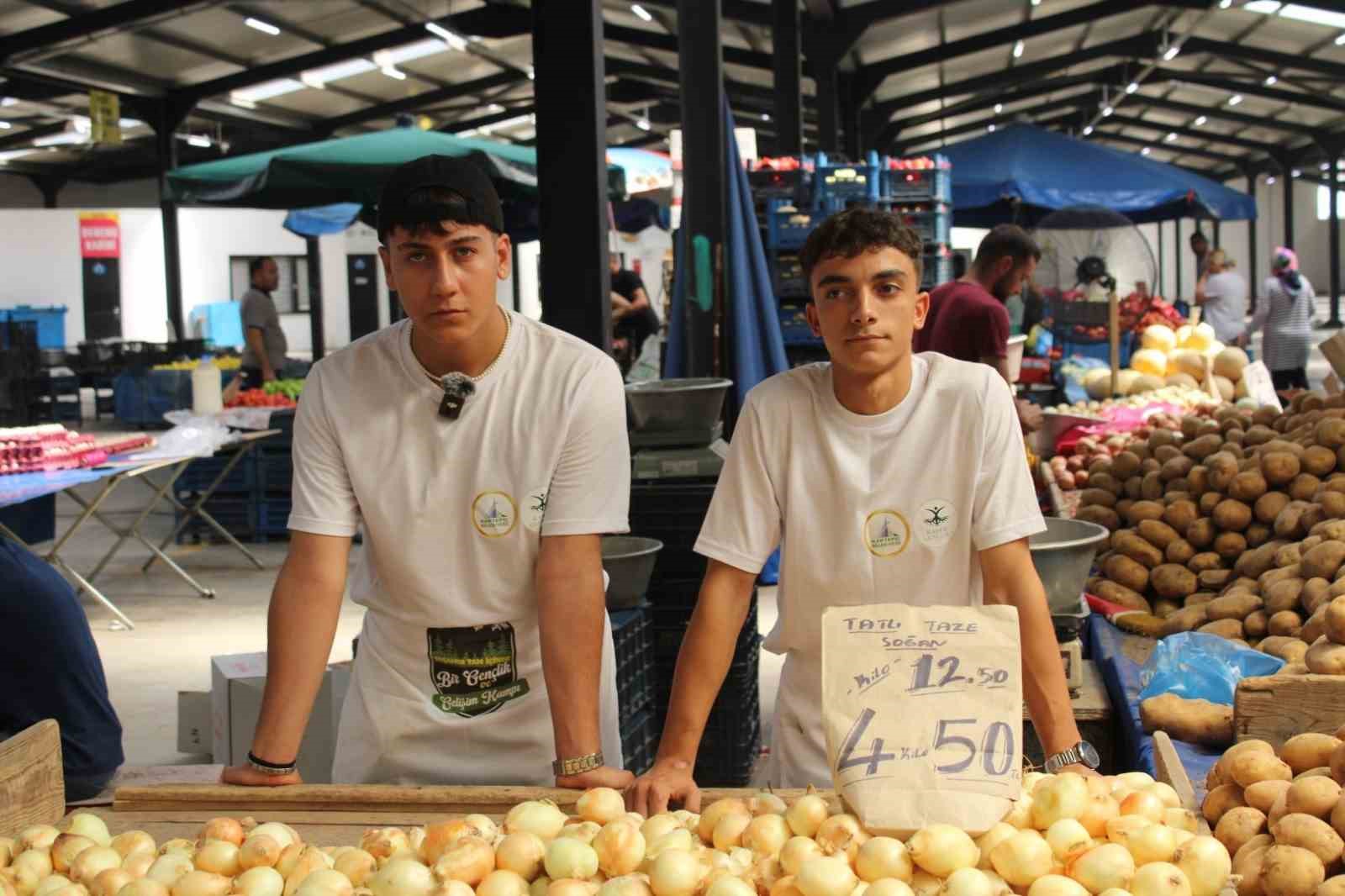 Kartepeli gençler gelişim kampında esnafların yanında deneyim kazandı
