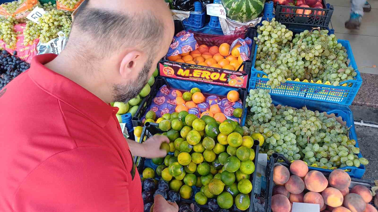 Kış meyveleri manav tezgahlarında yerini almaya başladı
