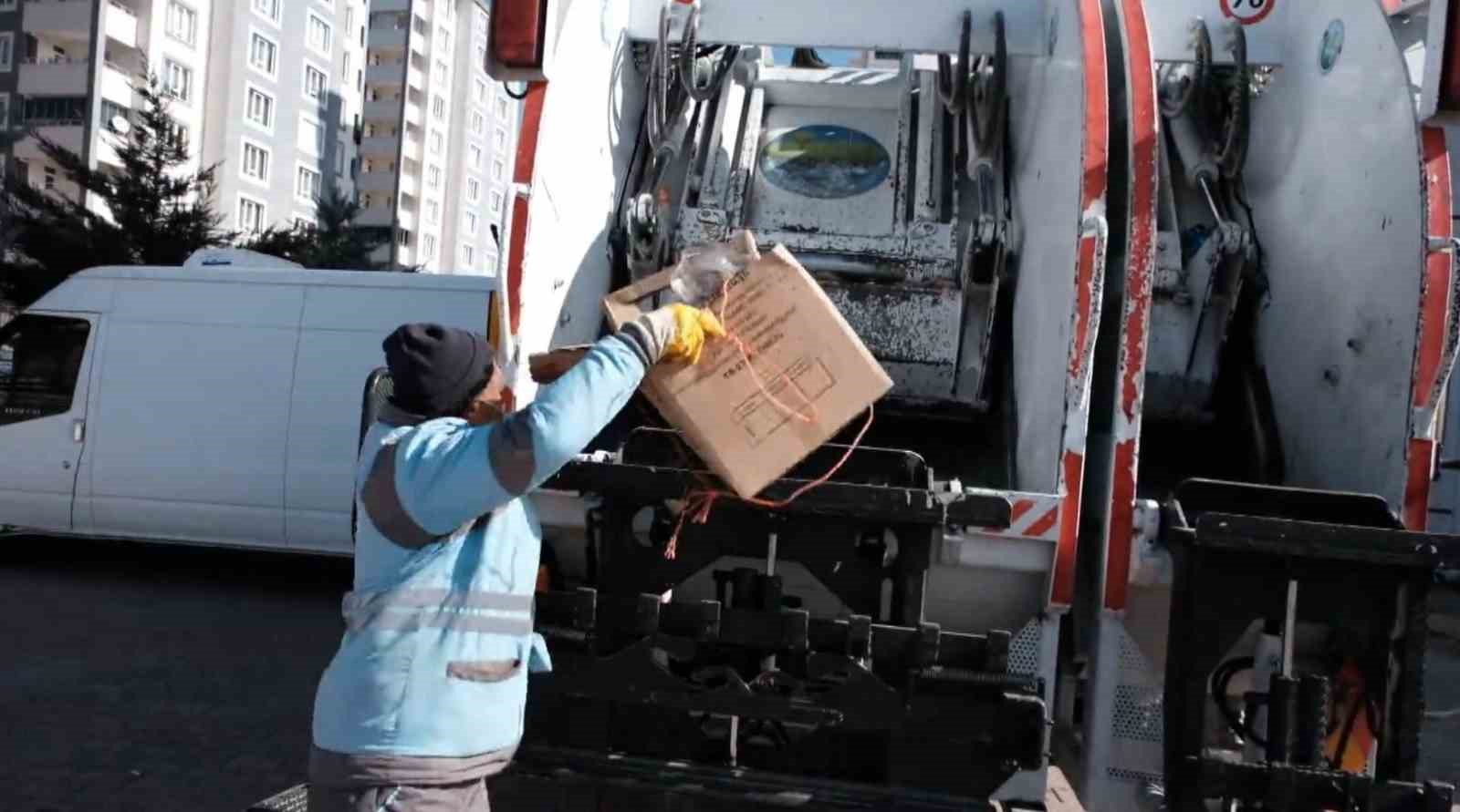 Başkan Çolakbayrakdar, “Türkiye’de ilk olan sistemle geri dönüşüme büyük katkı sağlıyoruz”
