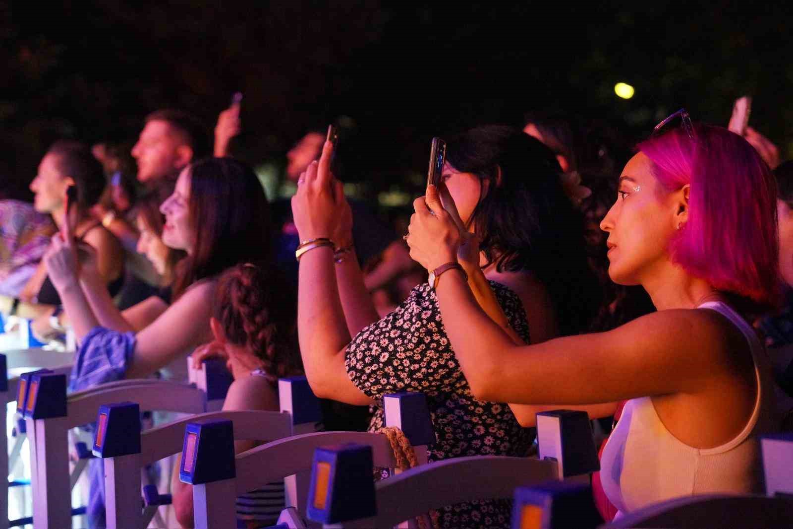 Şişli’de Bülent Ortaçgil rüzgarı esti
