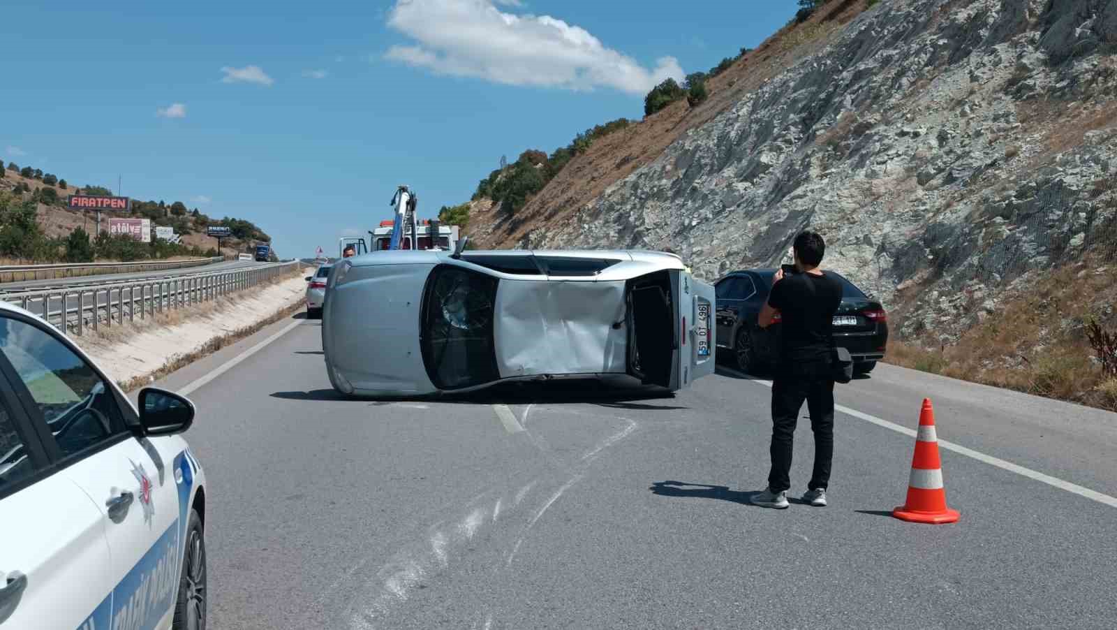 Kütahya’da iki otomobilin takla attığı kazada 6 kişi yaralandı
