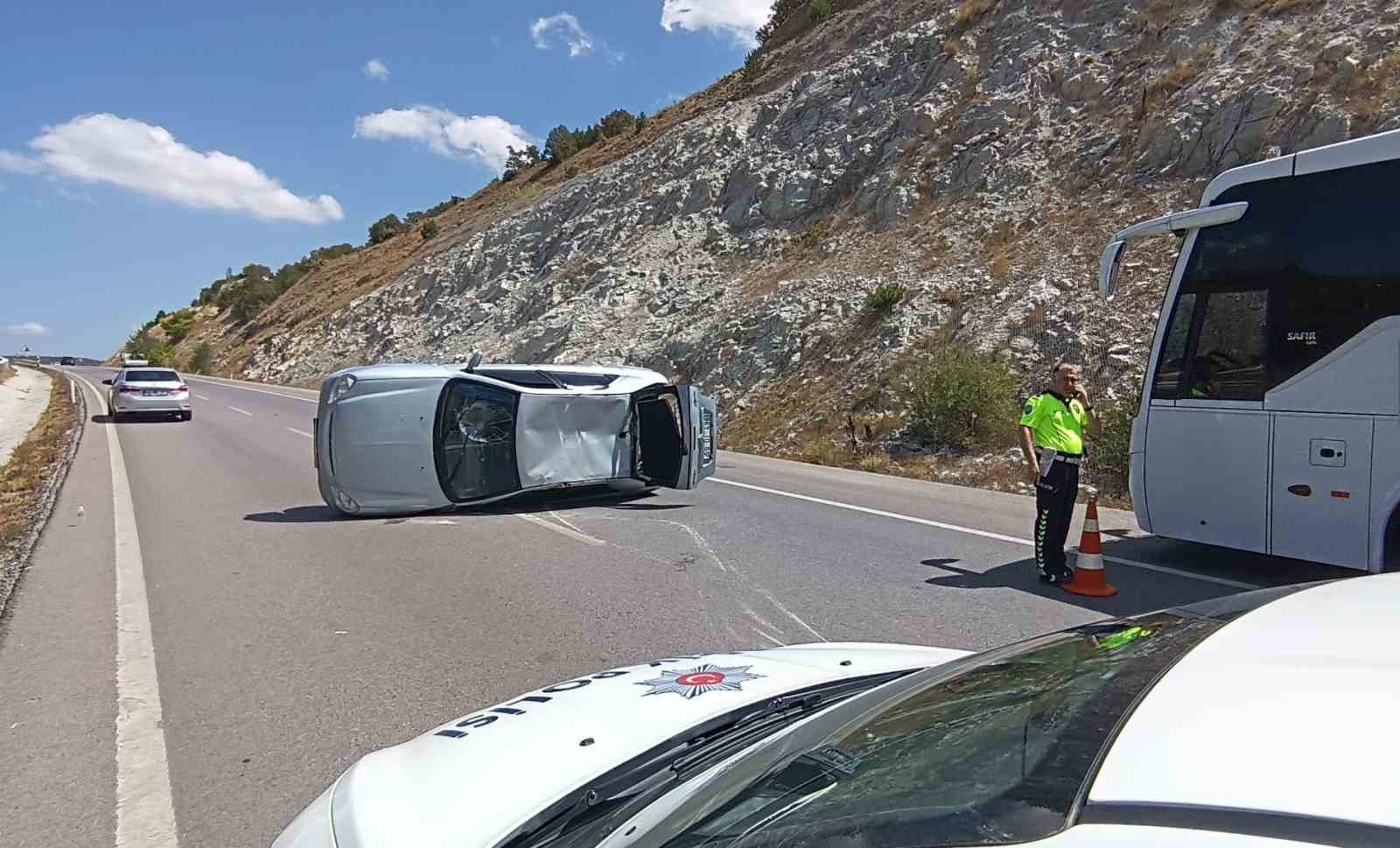 Kütahya’da iki otomobilin takla attığı kazada 6 kişi yaralandı
