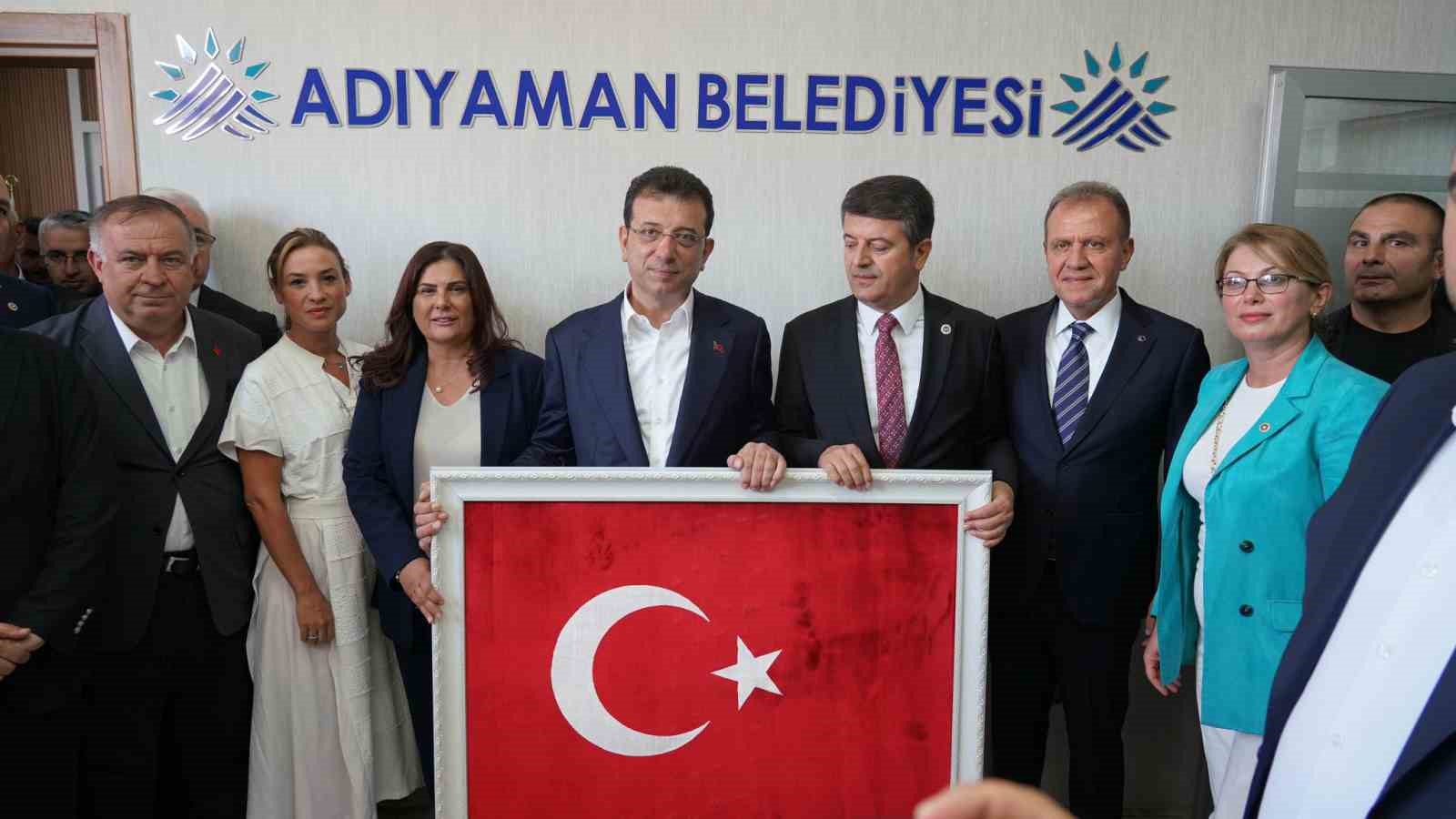 İBB Başkanı İmamoğlu, Adıyaman Belediyesi’ni ziyaret etti
