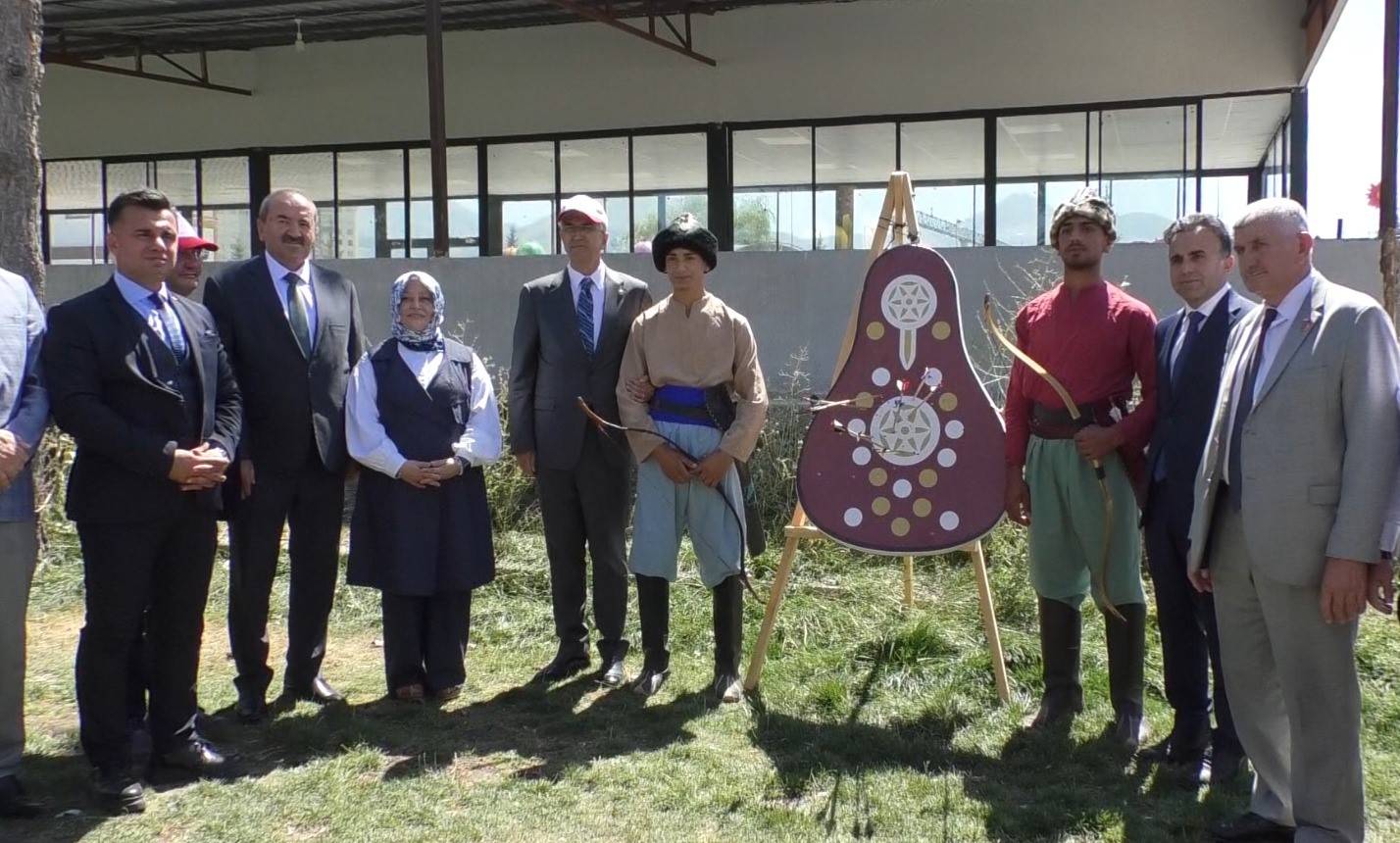 Erzurum’da Aile ve Sosyal Hizmetler İl Müdürlüğü Çocuk ve Gençlik Festivali coşkusu
