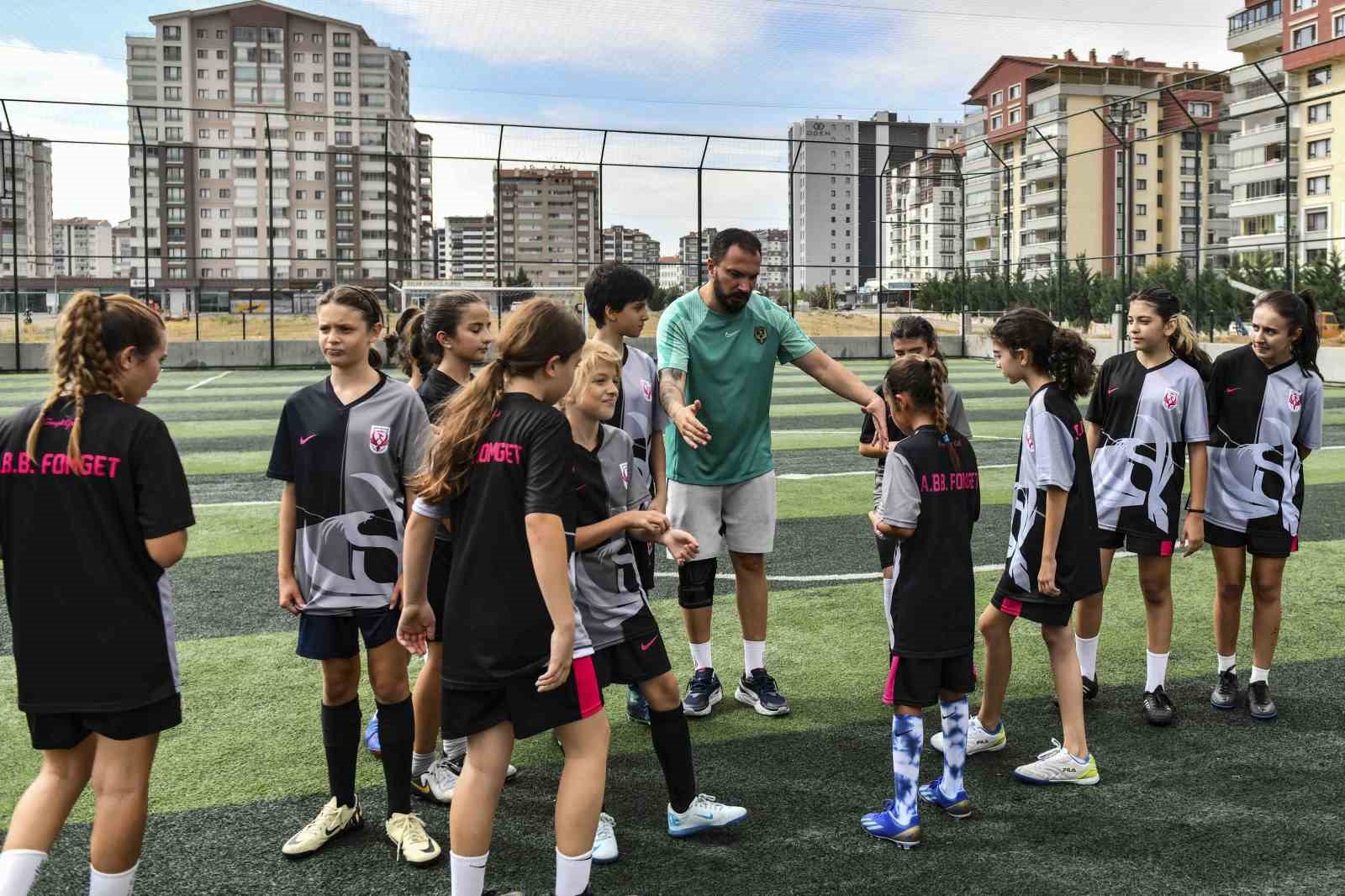 ABB’den minik futbolcular için turnuva
