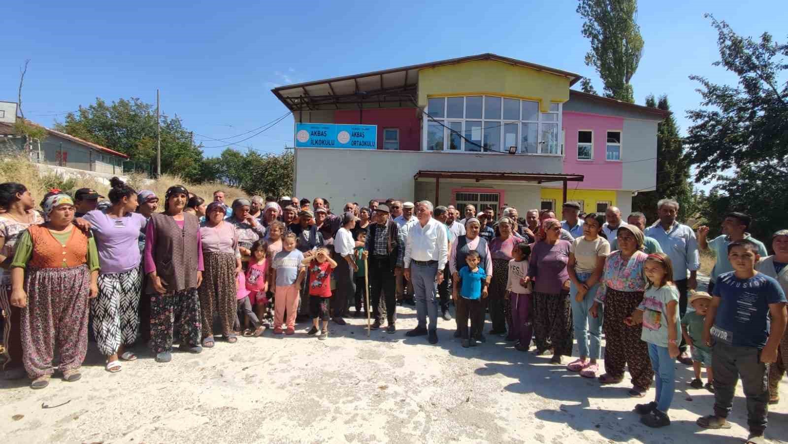 Başkan Kepenek taşımalı eğitim istemeyen Akbaş sakinlerini yalnız bırakmadı
