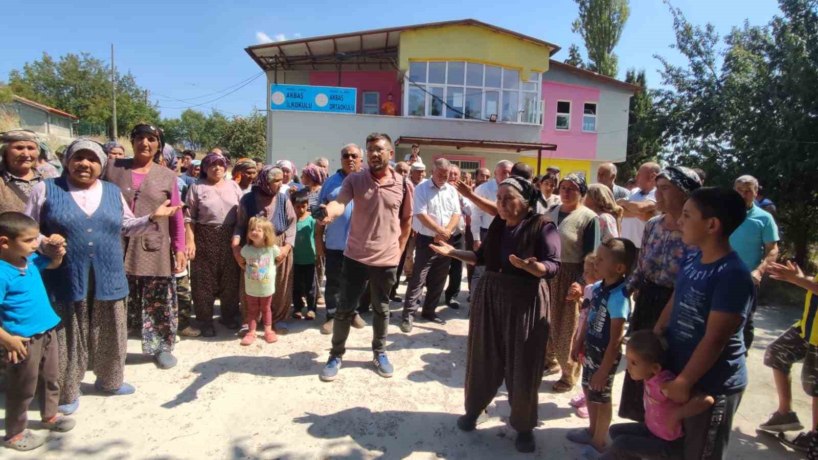 Başkan Kepenek taşımalı eğitim istemeyen Akbaş sakinlerini yalnız bırakmadı
