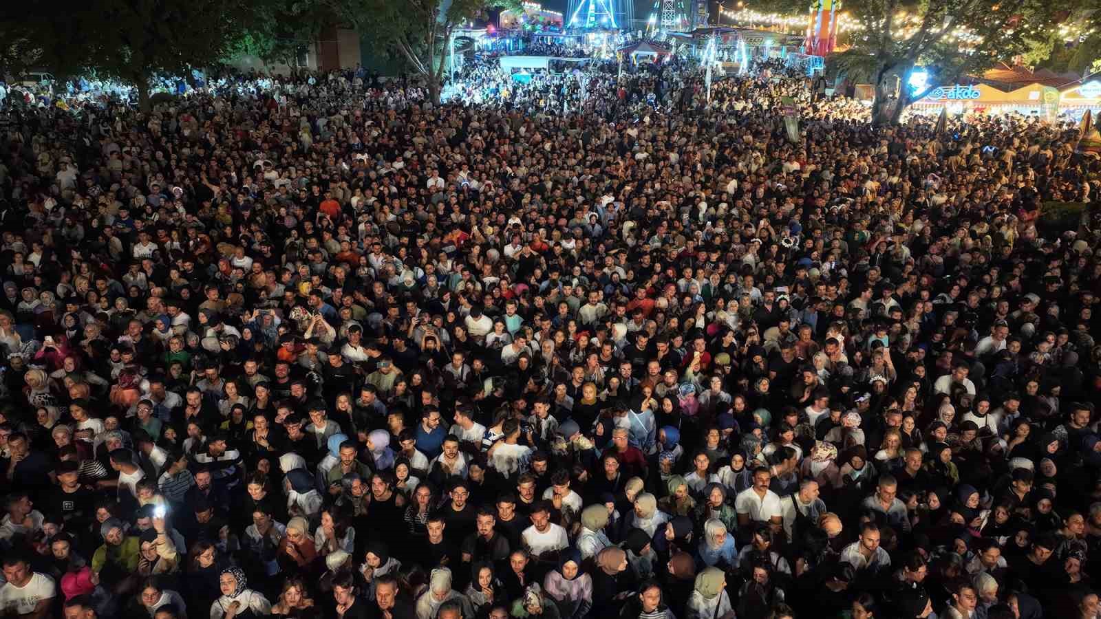 Geleneksel Ağustos Fuarı, konserlerle devam ediyor
