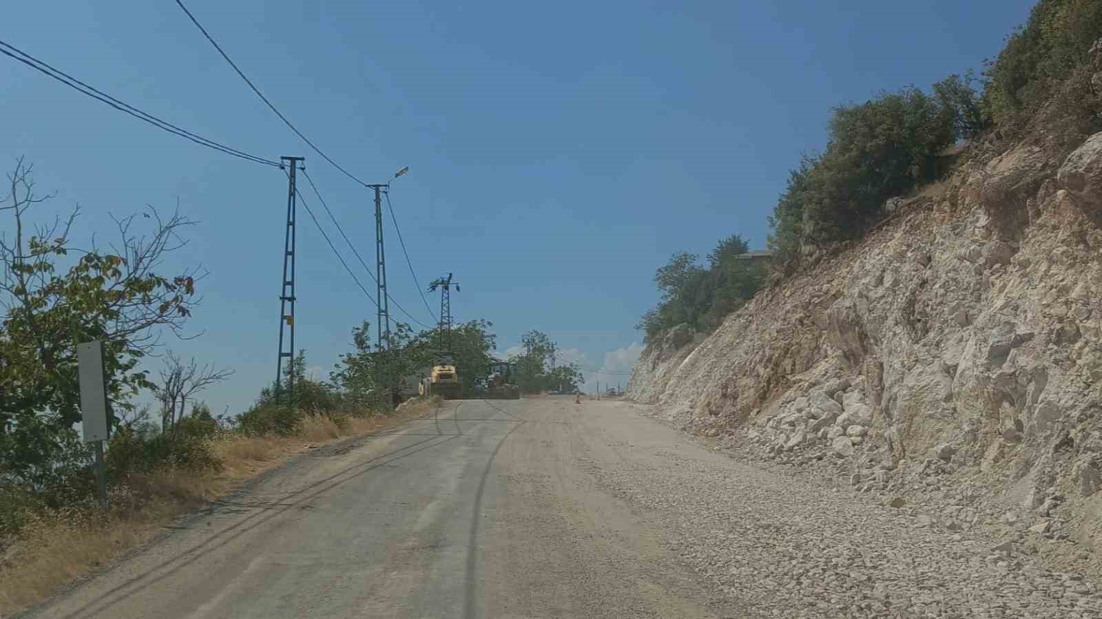 Büyükşehir, Ağabeyli Grup Yolu’nu genişletiyor
