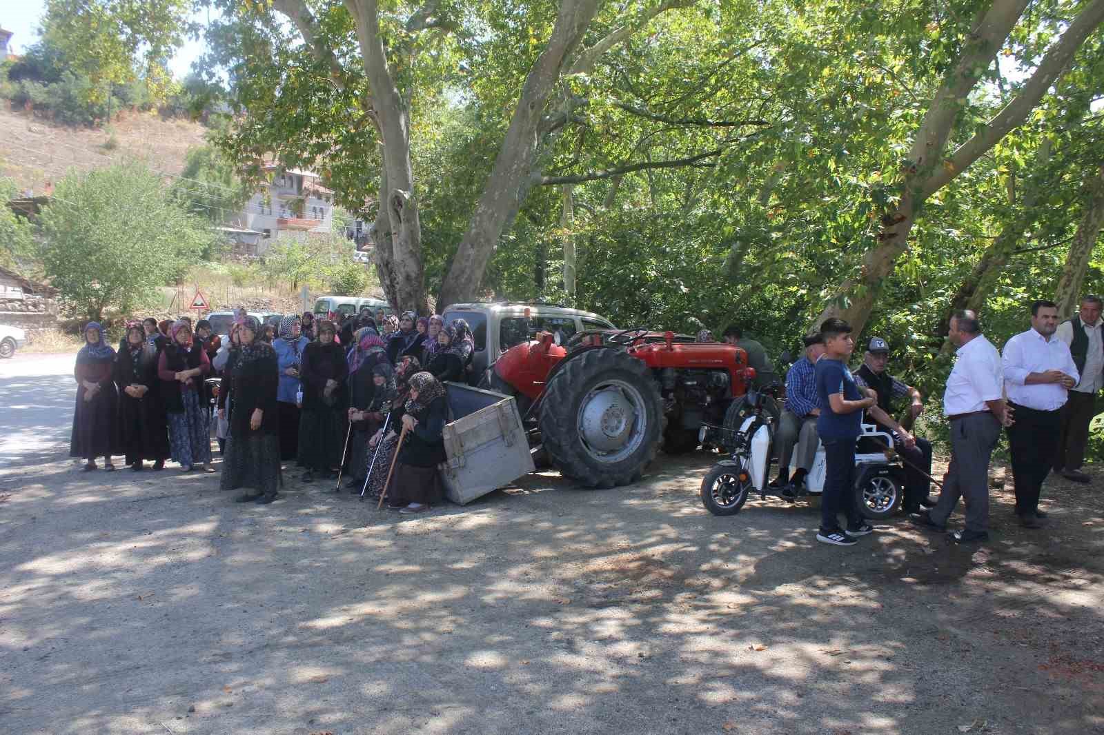 Köylüler ’piknikçi istemiyoruz’ eylemi yaptı
