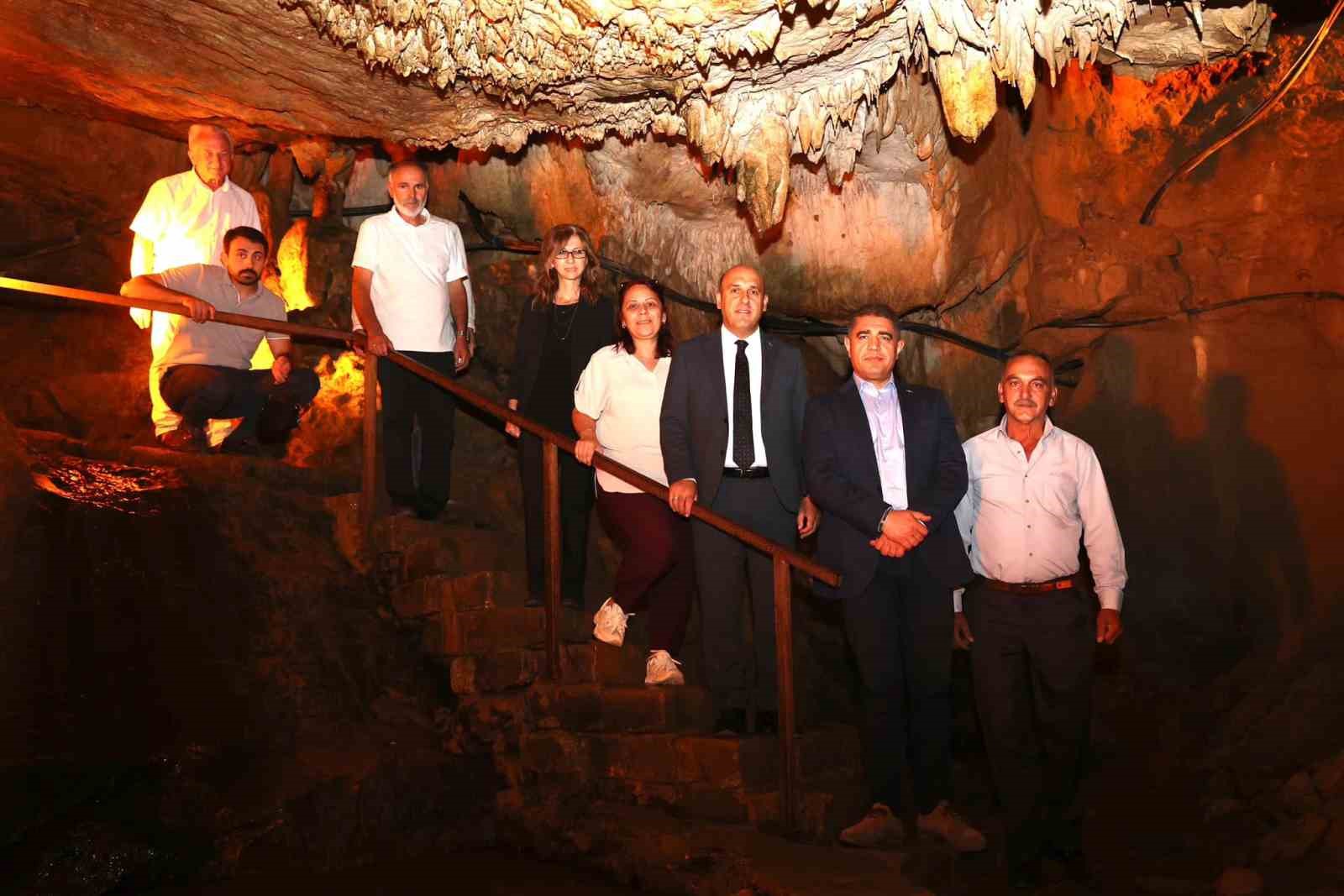 Vali Aslan, doğal ve jeolojik özelliği olan Fakıllı Mağarasını inceledi
