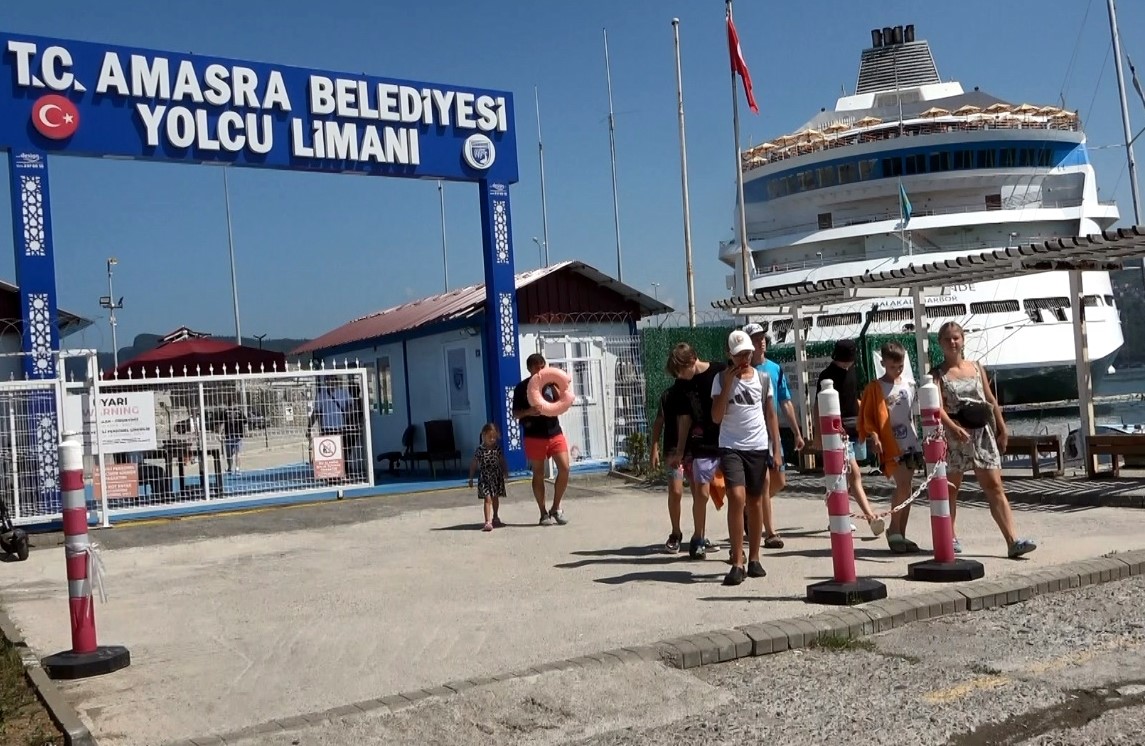 Amasra’ya Rus turist akını sürüyor
